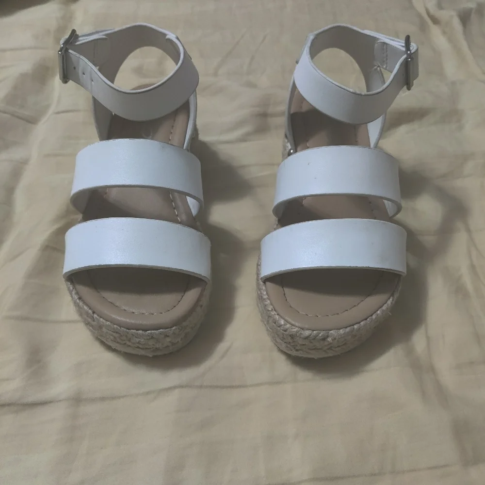 Sandals - Picture 1 of 2